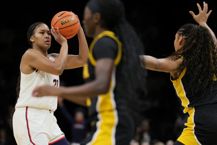 UConn vs Iowa - Women's Championship Classic